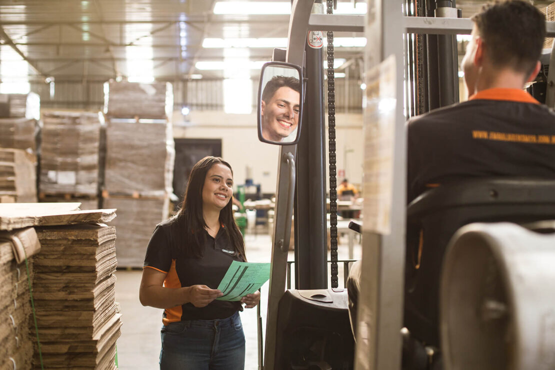Eficiência logística de Embalagens: Como otimizar o armazenamento e transporte de caixas padronizadas? Desempenha um papel fundamental...